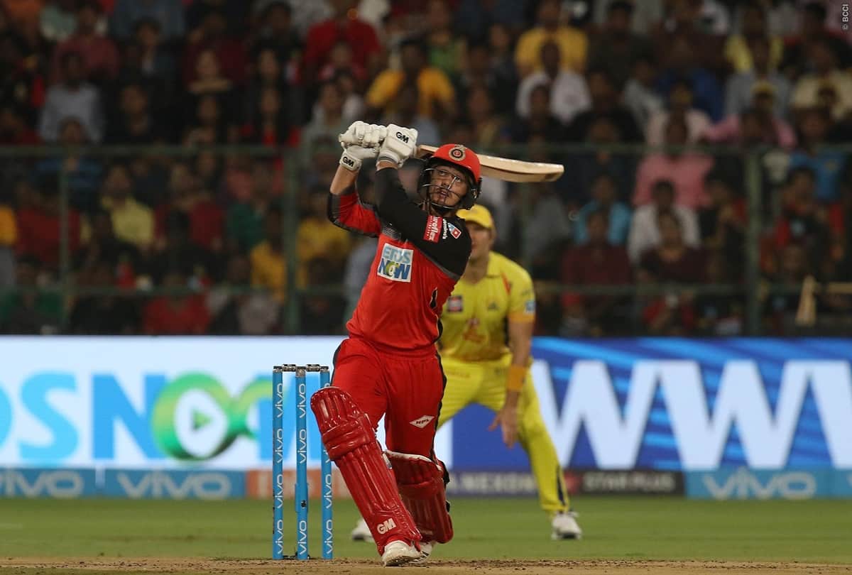 IPL2018: Brilliant work by MS Dhoni to save a certain boundary against RCB