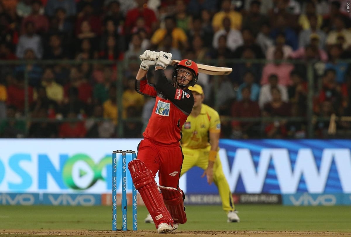 IPL2018: Brilliant work by MS Dhoni to save a certain boundary against RCB