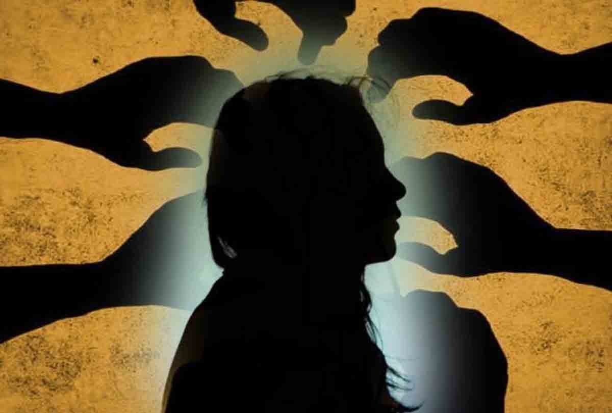 Gangrape by giving lift to girl
