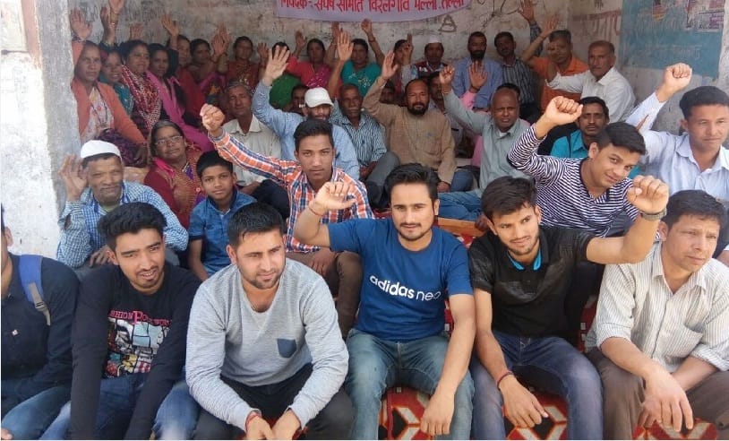 Villagers start dharna for road