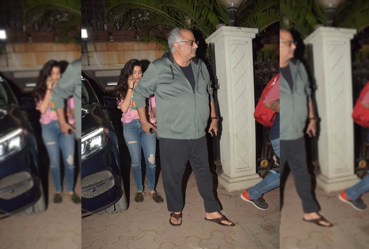 janhvi kapoor casual tshirt and jeans look costs a whopping Rs 1.50 lakh