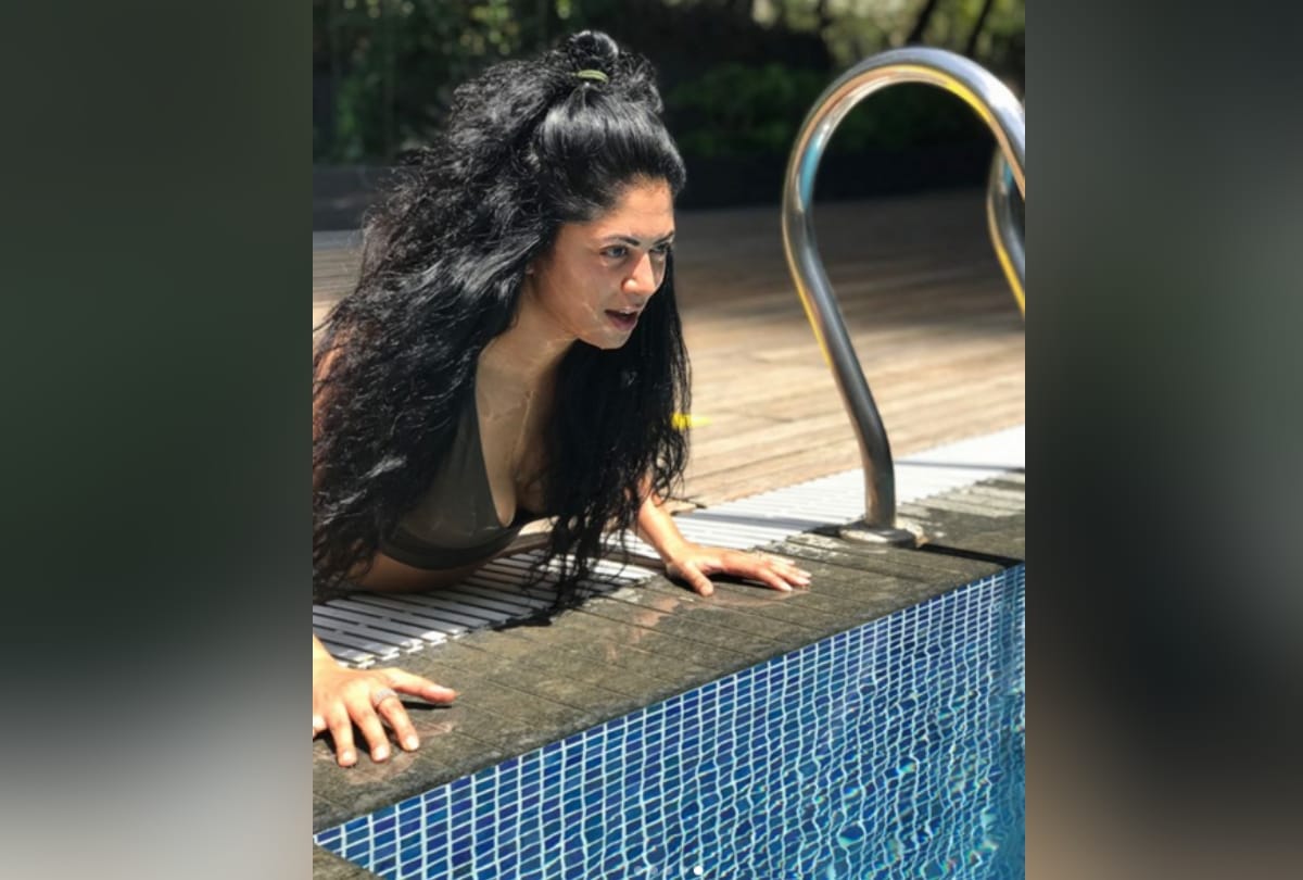 kavita kaushik shared her pics in yoga asanas and wrote caption for trollers delhi-ncr