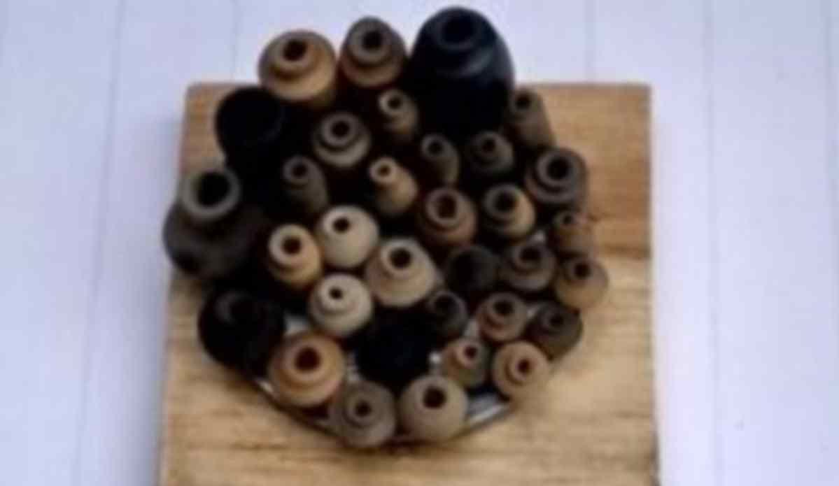 Black pottery artist shows performence at azamgarh