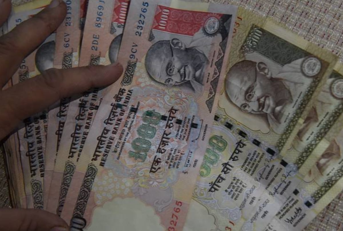 old currency of 500 and 1000 will be used for decorations