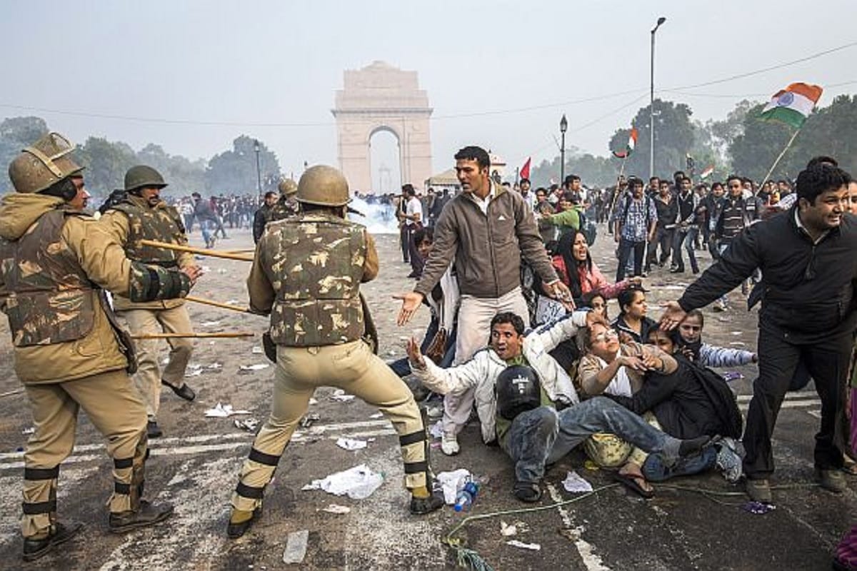 why central government has told protesters are professional in supreme court