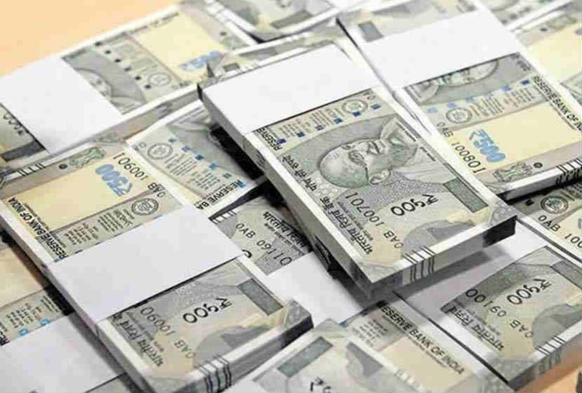Man splurge twenty eight lakh on his girlfriend