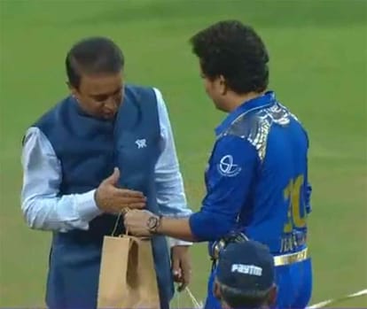 sachin tendulkar cuts birthday cake at wankhede stadium