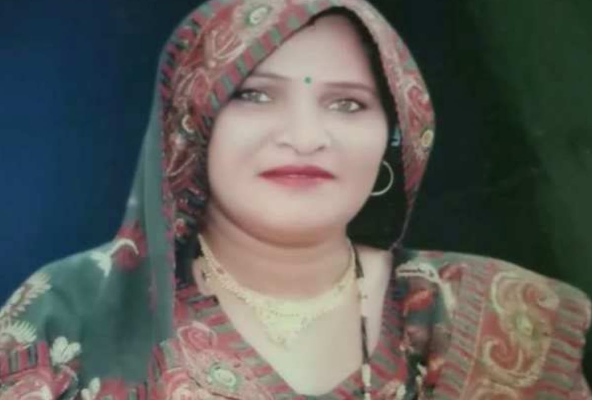 lady died after snake bite and she was dumped in cowdung