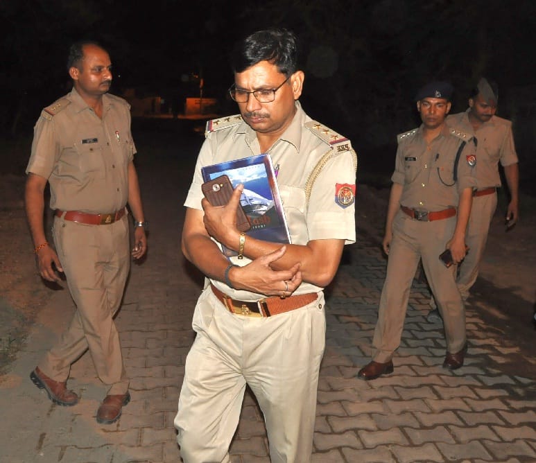 agra woman doctor committed suicide  