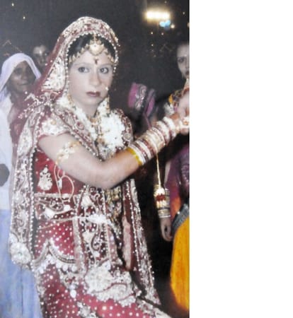 agra woman doctor committed suicide  