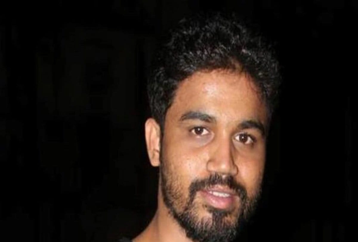 Man splurge twenty eight lakh on his girlfriend