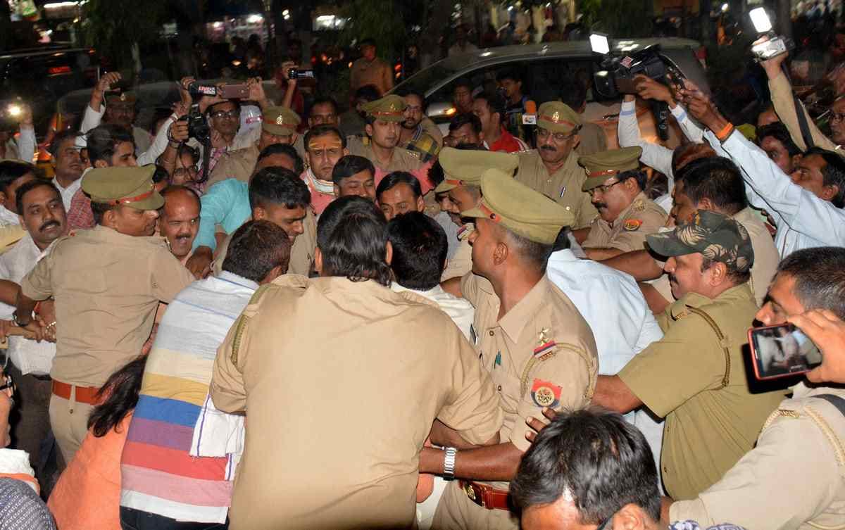 congress workers burn effigy of central minister ashwini choubey
