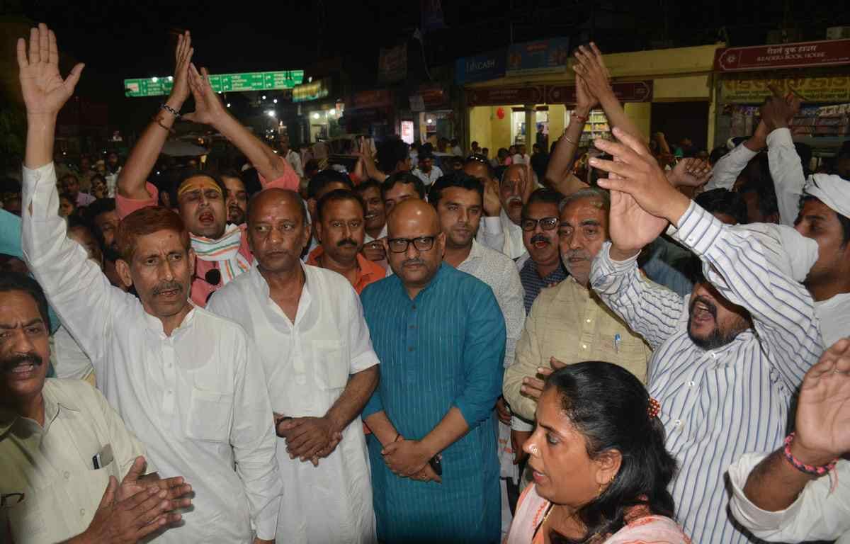 congress workers burn effigy of central minister ashwini choubey