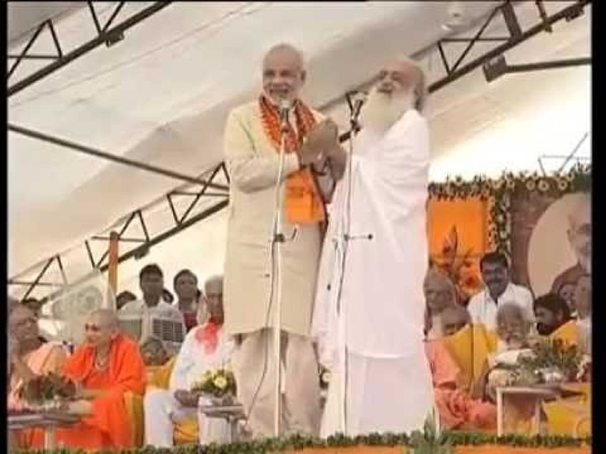 Congress tweet pm modi and Asaram video Farhan Akhtar gave massive reply