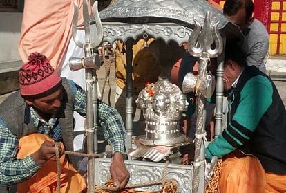 29 को खुलेंगे कपाट, आज बाबा केदार की चल विग्रह डोली ने केदारनाथ धाम के लिए किया प्रस्थान - Lord Kedarnath Doli Departure From Ukhimath To Kedarnath Temple - Amar Ujala Hindi News Live