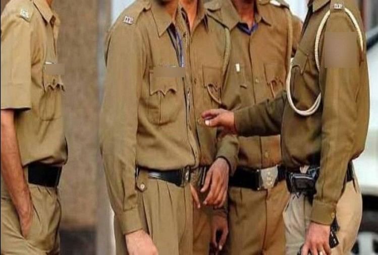 Fight between two inspector for chair at police station