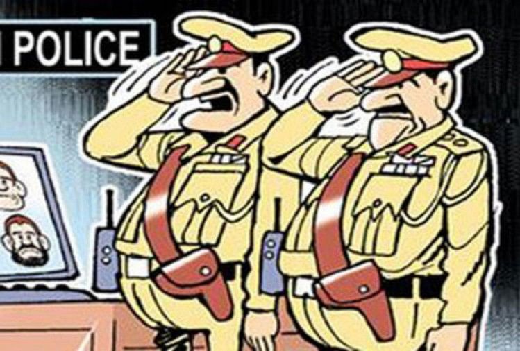 Fight between two inspector for chair at police station