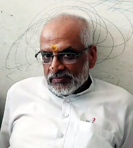 Naresh, father of Muzaffar, Akhil
