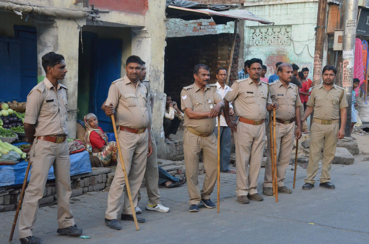 Women opposing liquor contracts beat excise women constables