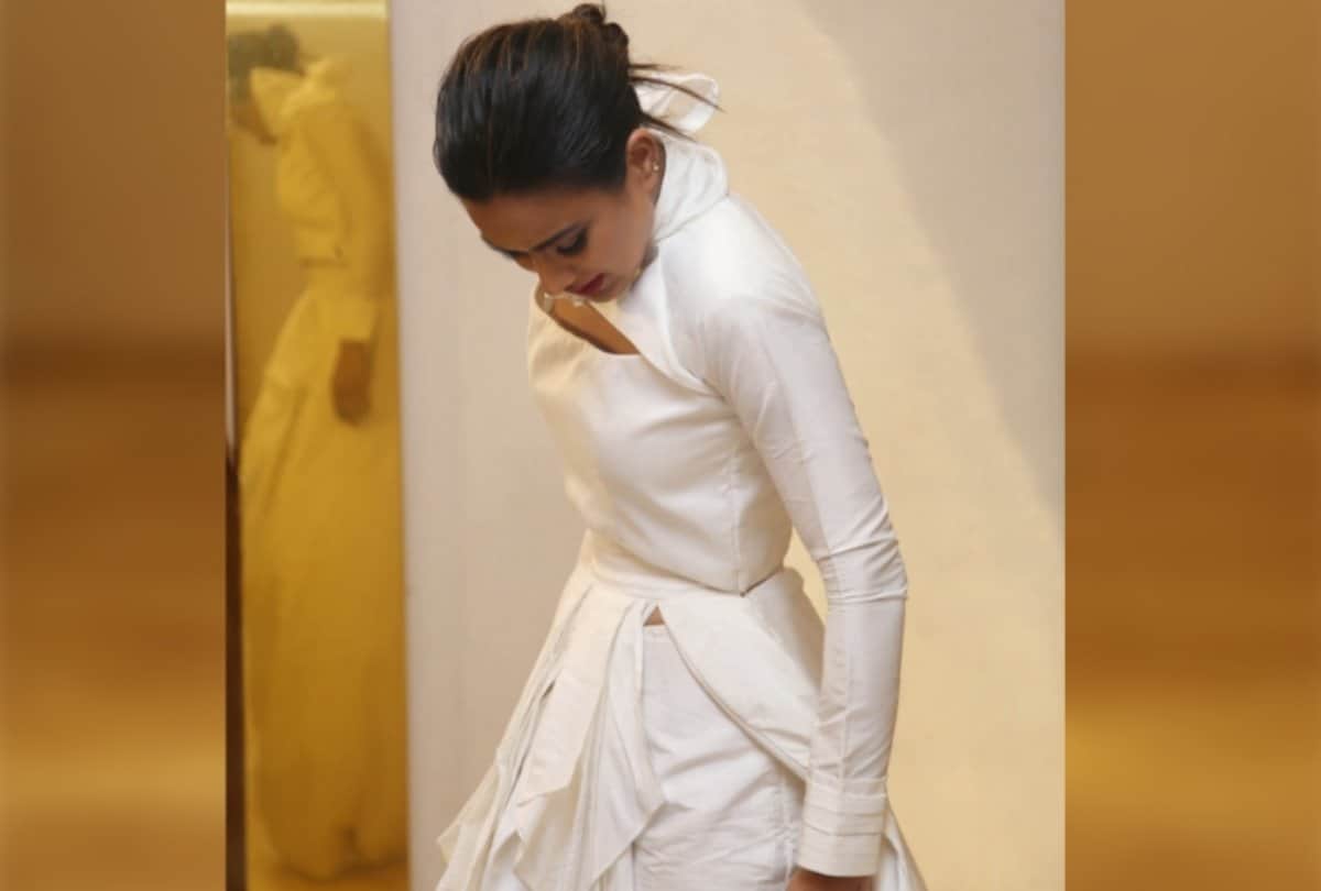 nia sharma uncomfotable with her unfirt dress at twisted 2 trailer launch