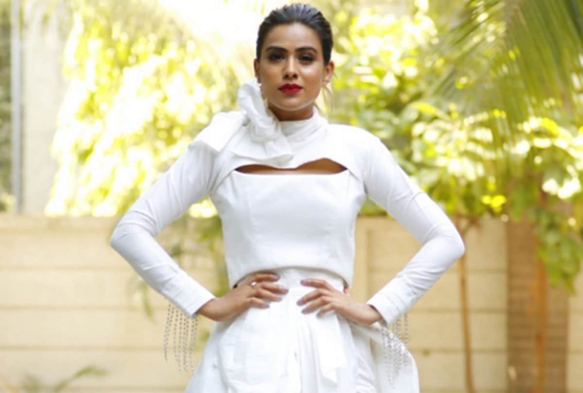 nia sharma uncomfotable with her unfirt dress at twisted 2 trailer launch