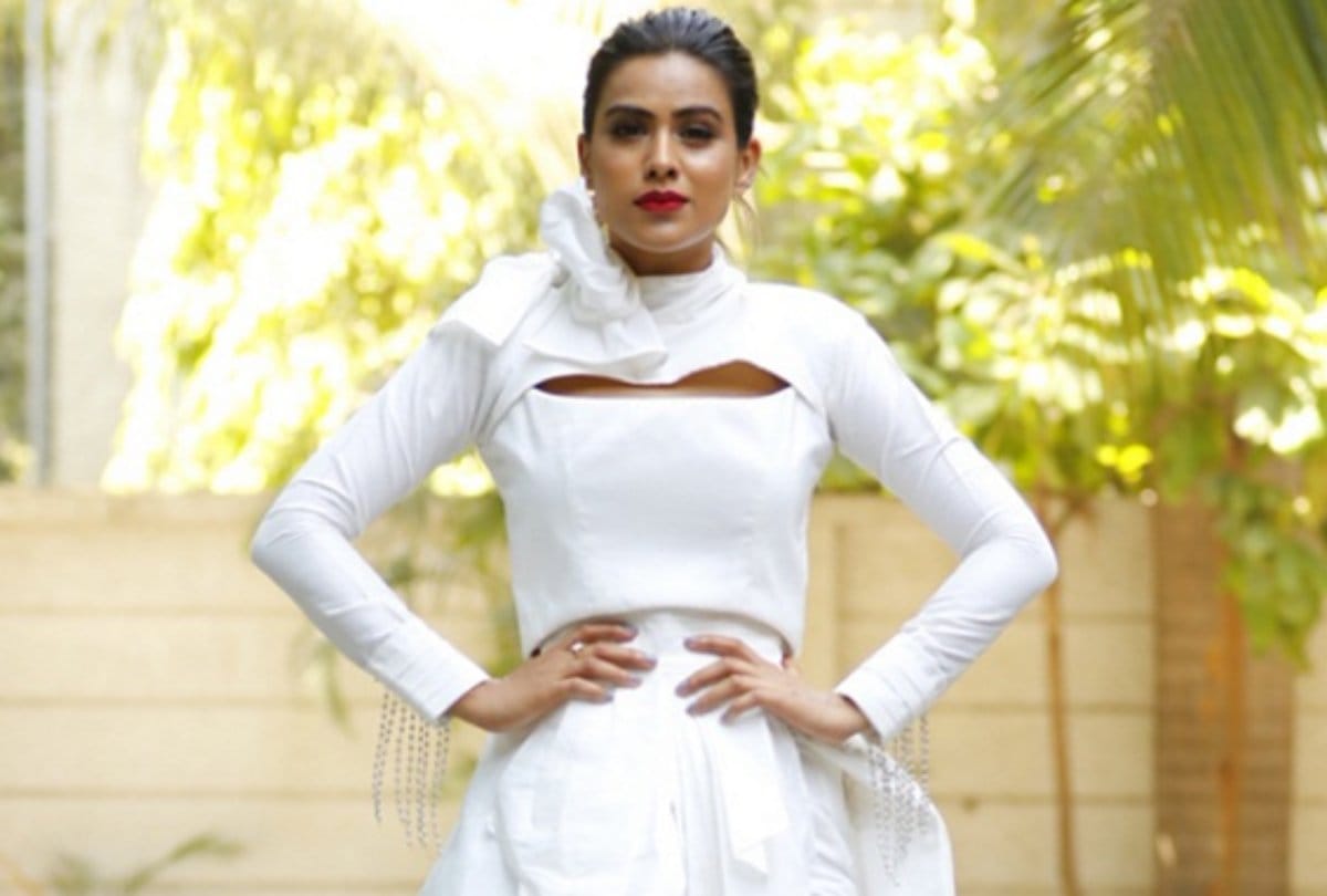 nia sharma uncomfotable with her unfirt dress at twisted 2 trailer launch