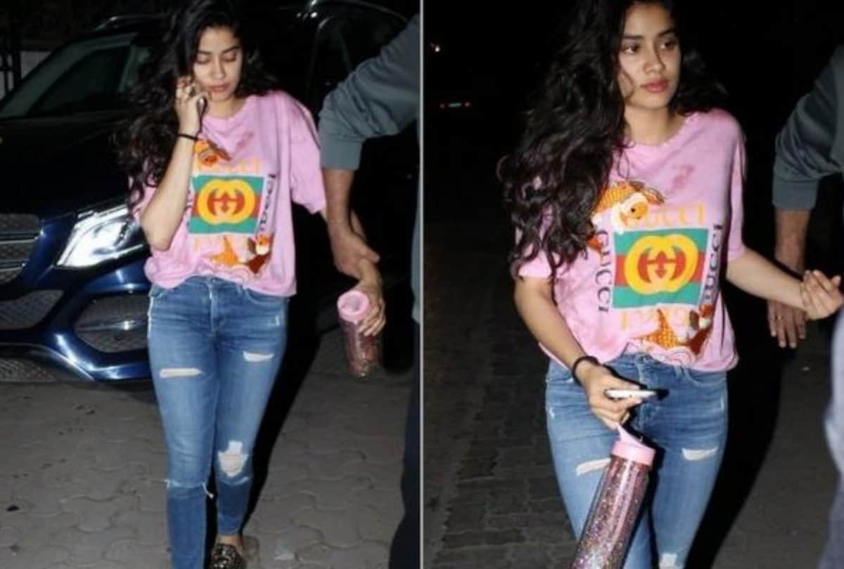 janhvi kapoor casual tshirt and jeans look costs a whopping Rs 1.50 lakh