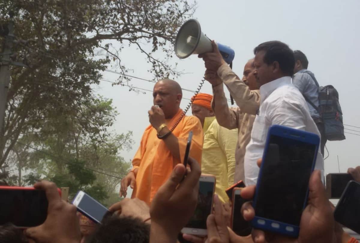 cm yogi visits kushinagar after the death of school students 