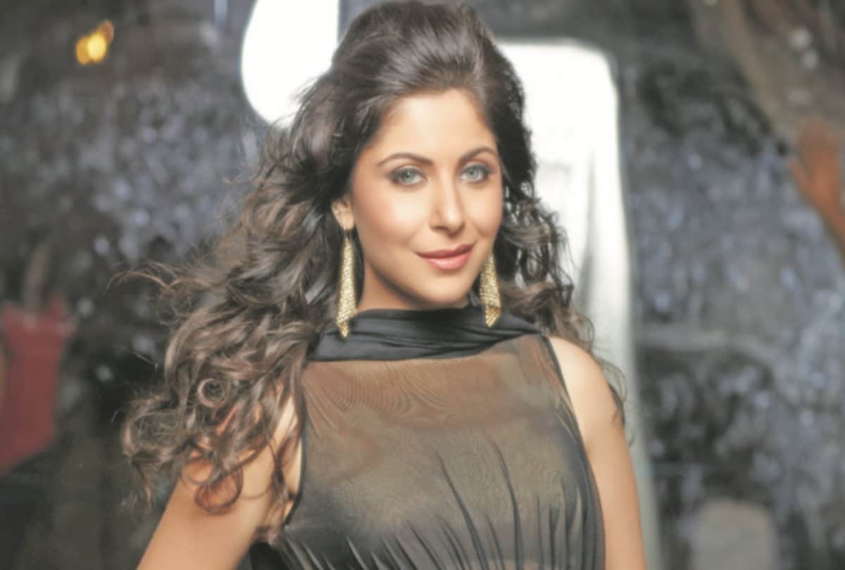 fir against baby doll singer kanika kapoor