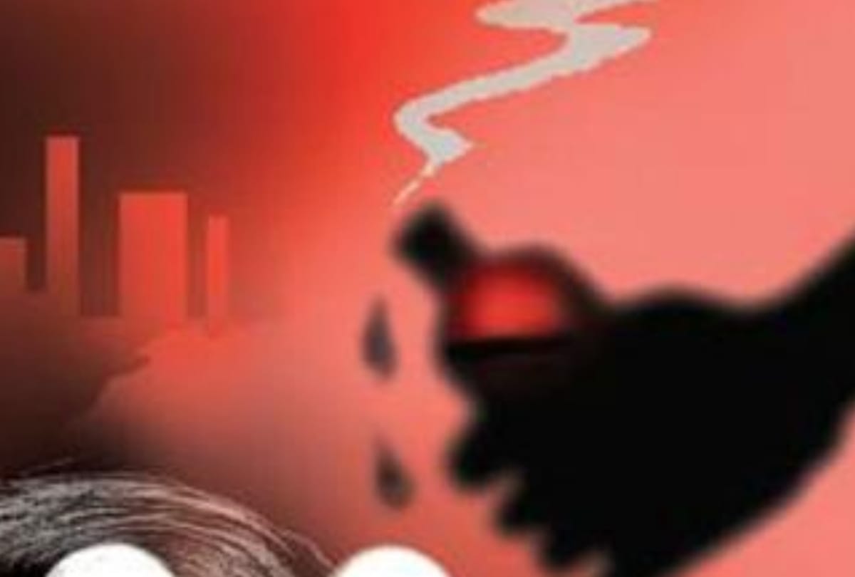 shopkeeper throws acid on 7 year old nboy as he was shouting outside his shop in delhi