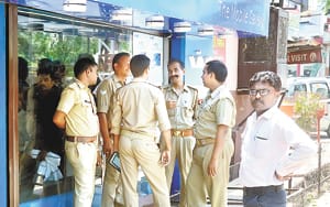 . Hit bomb at the mobile shop in Civil Lines, stirred