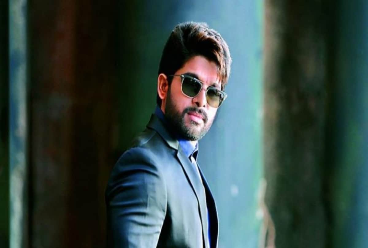 Allu Arjun teenager look unrecognizable picture viral as he poses with Megastar Chiranjeevi