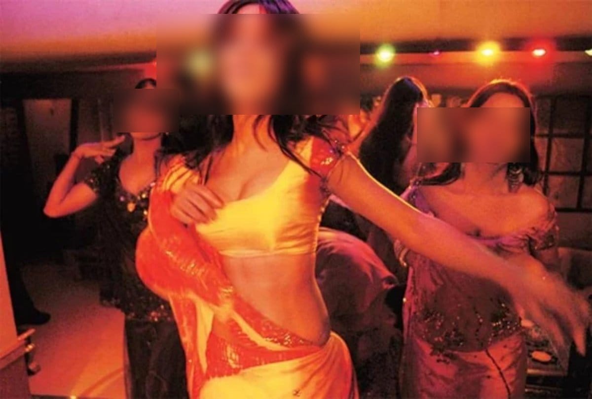 Man splurge twenty eight lakh on his girlfriend