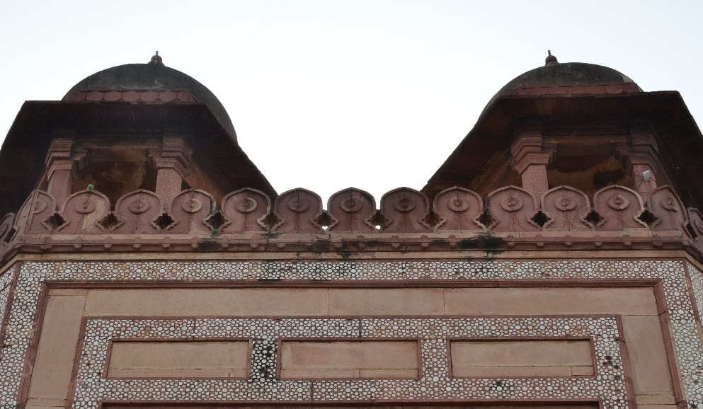 the stone of the buland darwaza is breaking in Fatehpur Sikri