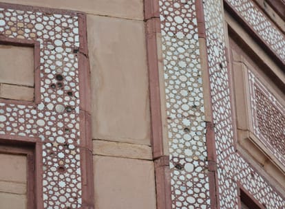 the stone of the buland darwaza is breaking in Fatehpur Sikri