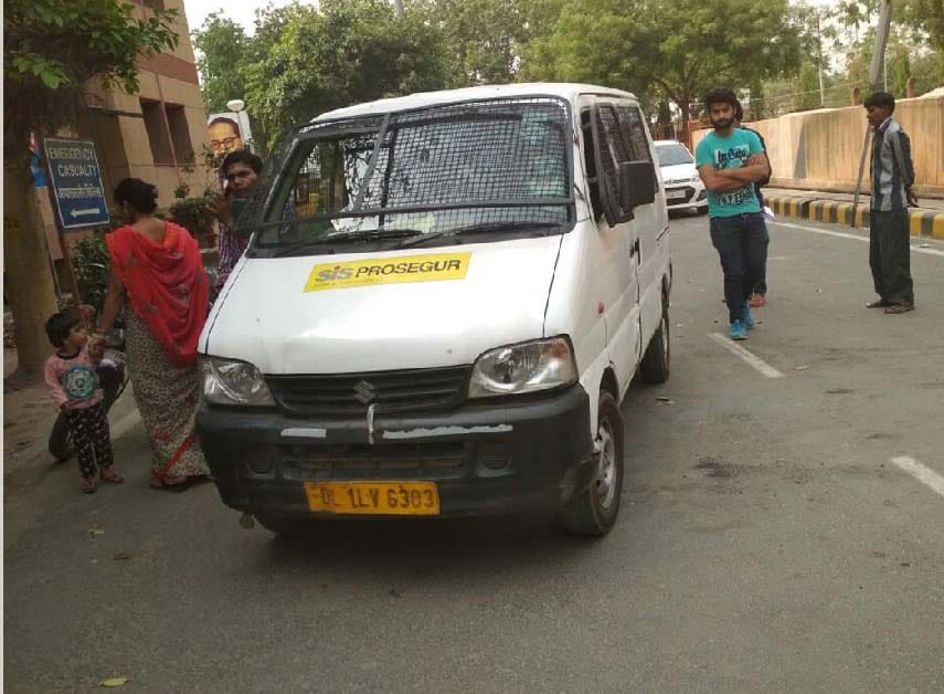 Cashier and Guard killed, 12 lakhs cash looted  from the cash van