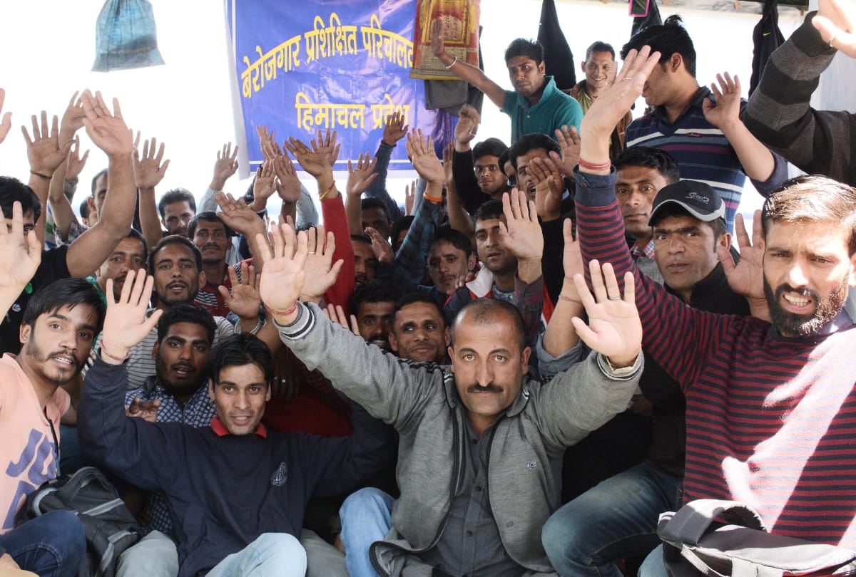 hrtc trainee conductors on strike in himachal