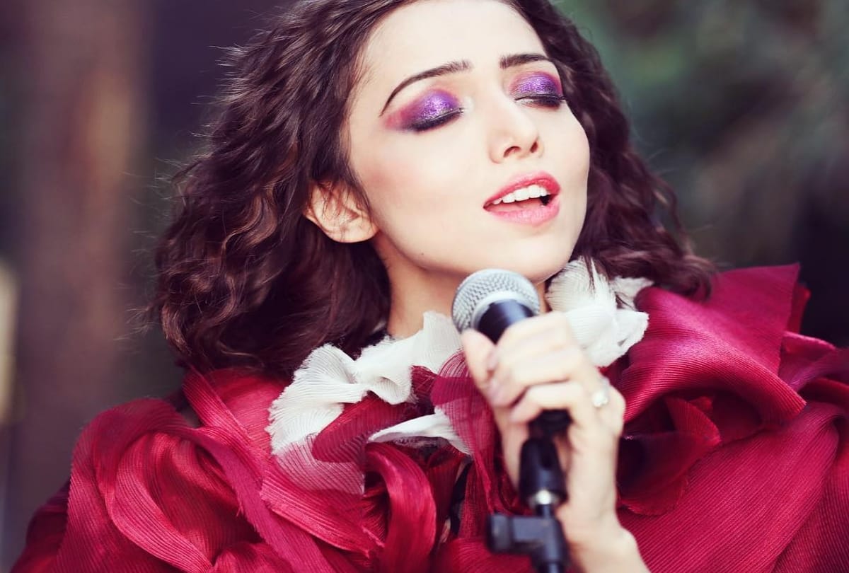 tv serial actor nakul mehta wife is so beautiful see the new bold pics here 