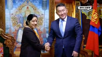 SUSHMA SWARAJ MEETS MANGOLIAN PRESIDENT