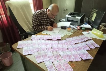 Fake currency worth one lakh rupee seized in 2000 rupee notes one arrested in mandi
