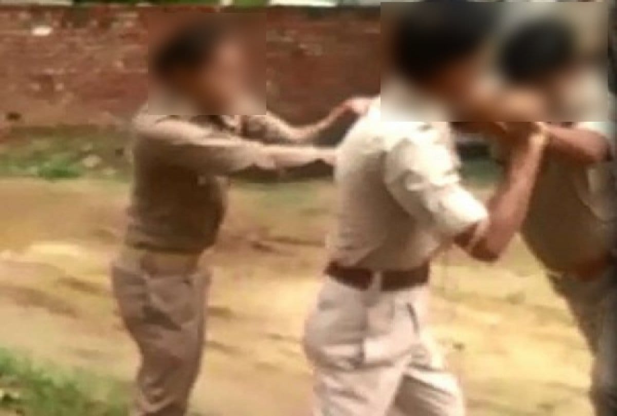 Fight between two inspector for chair at police station