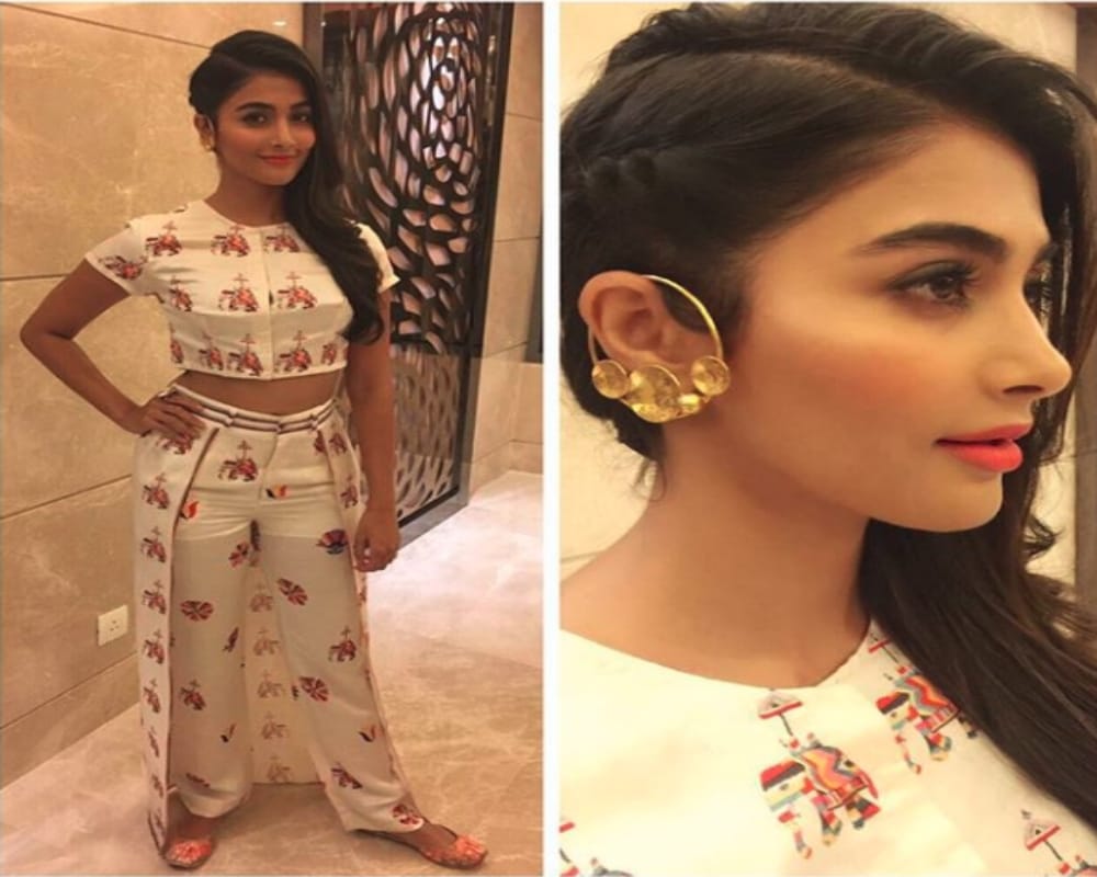 Pooja hegde hot and stunning look will surely blow your mind