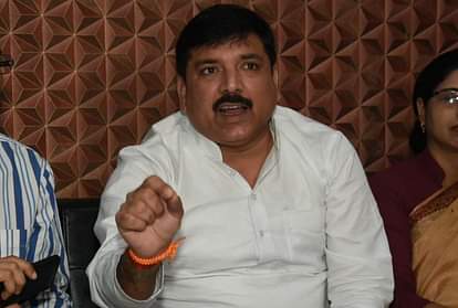 Aap leader Sanjay singh attacks on cm yogi in agra