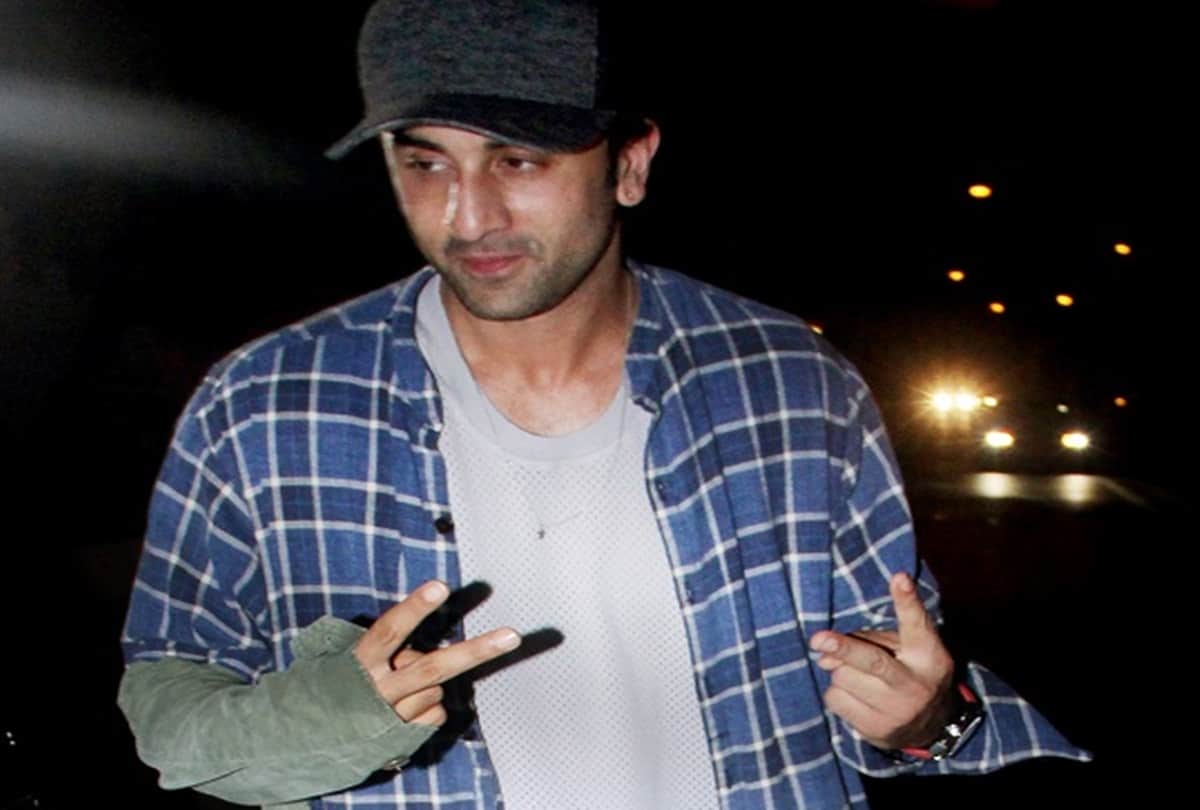 Alia Bhatt and Ranbir Kapoor Shah Rukh Khan for dinner at Zoya Akhtar house