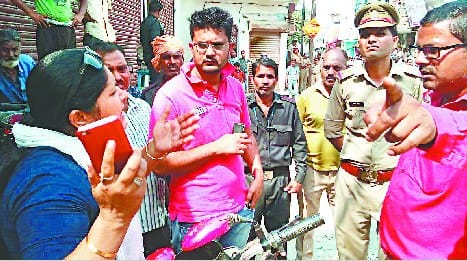 SP leaders Tabassum slams officials on encroachment drive