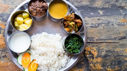 Tension at palwal civil hospital after not getting food for Rs10