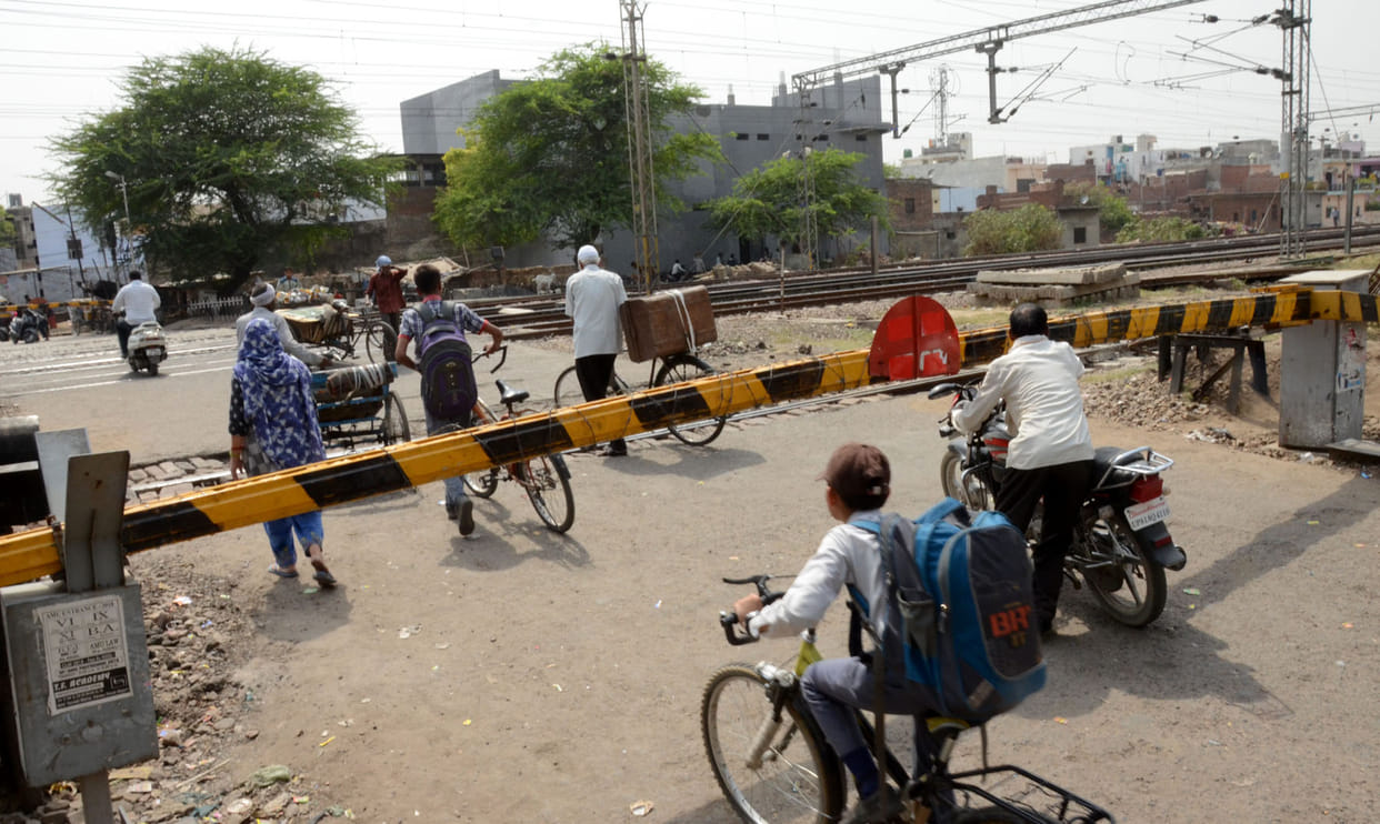 Youth collides with train while crossing closed railway gate in Kaushambi, condition critical, RPF will file case