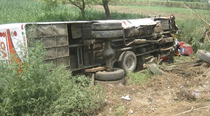 Car and bus collision in Saharanpur, One woman killed, 20 wounded