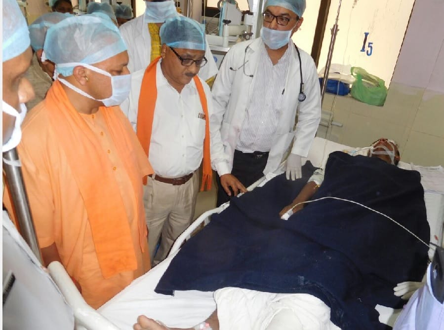कुशीनगर हादसा : मेडिकल कॉलेज में गूंजा सायरन, दौड़ते रहे अफसर