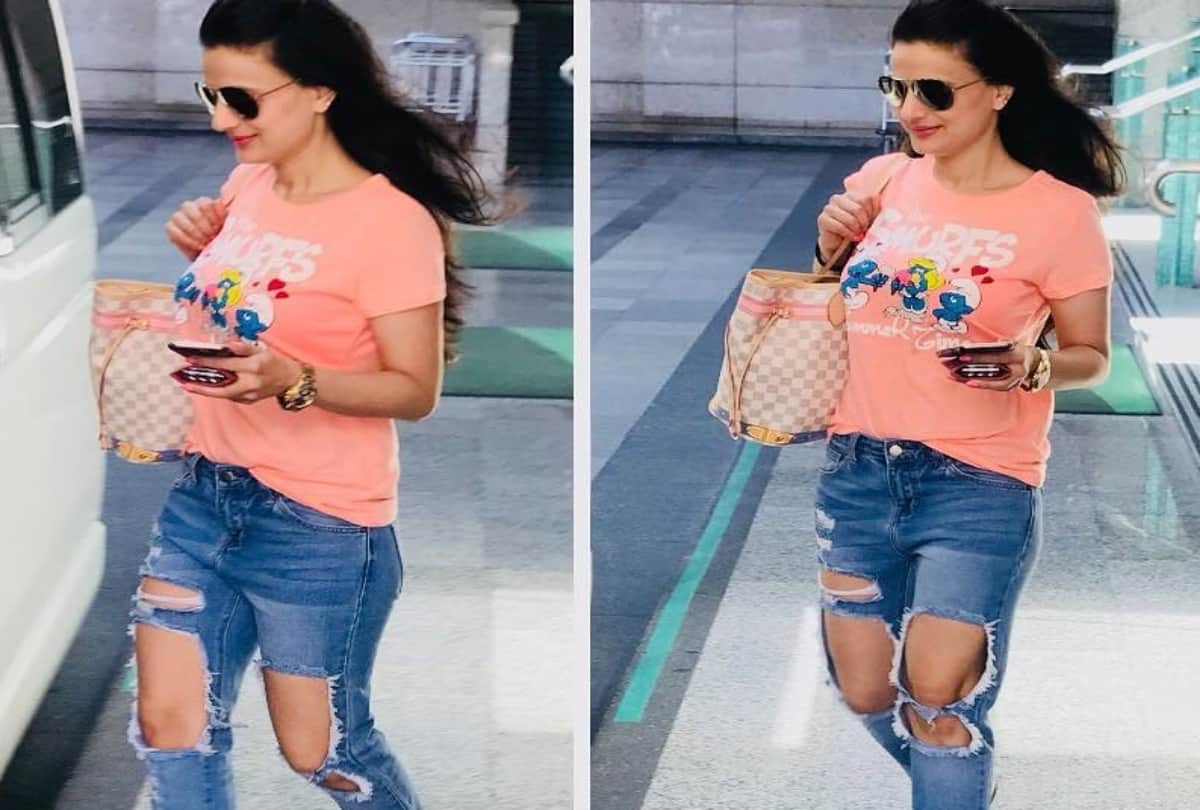 Bollywood Actress Ameesha Patel Trolled For Wearing Ripped Jeans